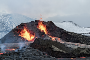 La septième éruption du volcan islandais: une année mouvementée